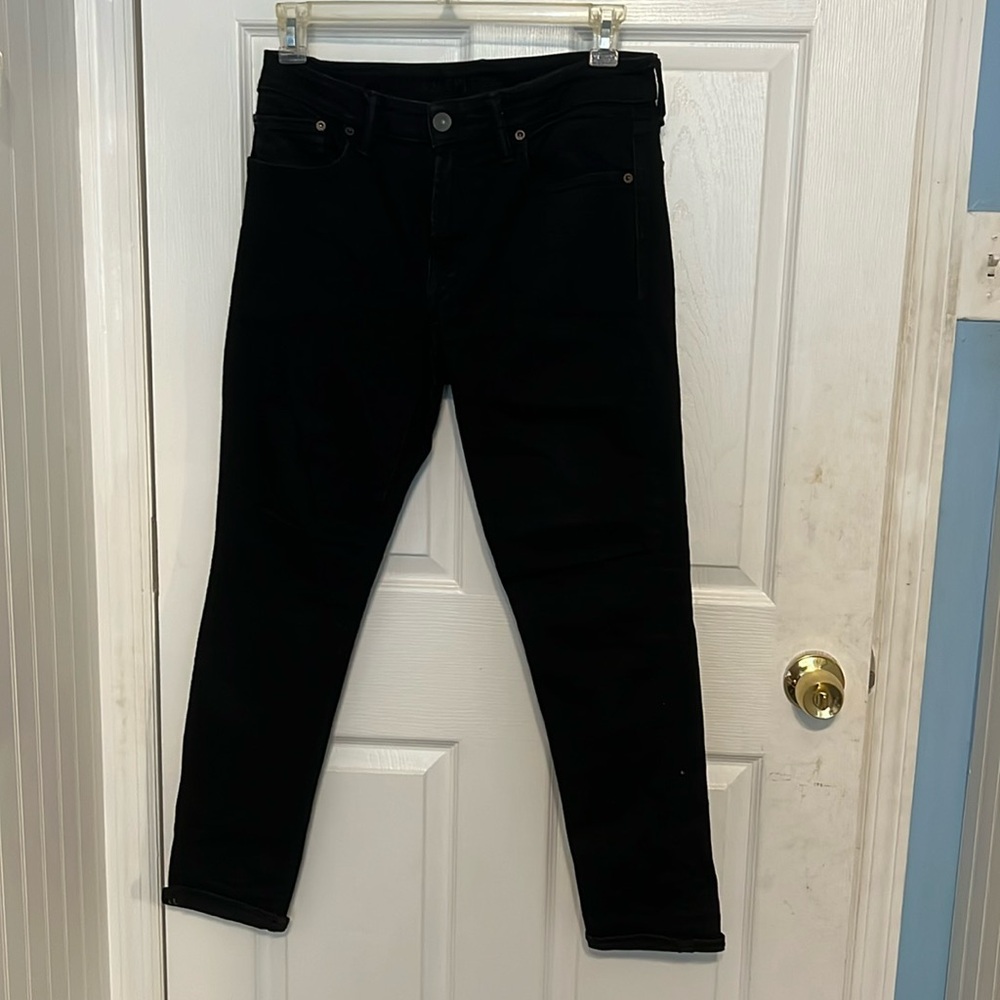 women’s (or men’s of it fits) black jeans